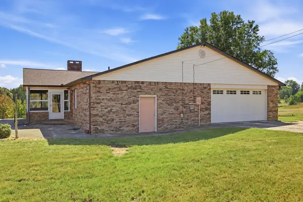 1857 Old McKenzie Hwy, Paris, TN 38242