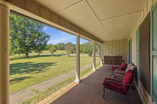 1857 Old McKenzie Hwy, Paris, TN 38242
