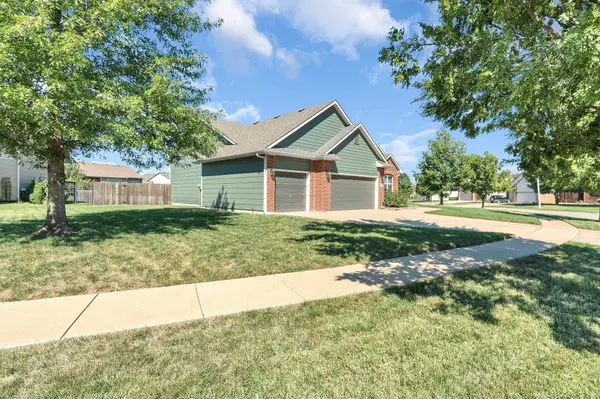 1430 E Summerlyn, Derby, KS 67037