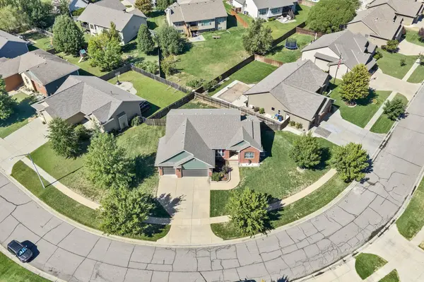 1430 E Summerlyn, Derby, KS 67037