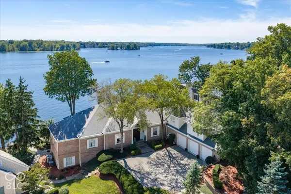 9652 Nautilus CIR, Indianapolis, IN 46256
