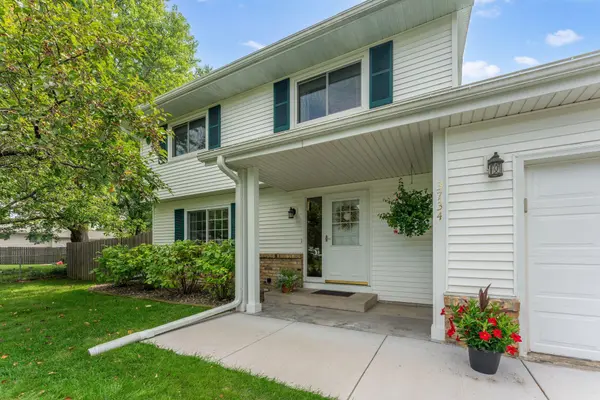 3734 Sun Terrace CIR, White Bear Lake, MN 55110