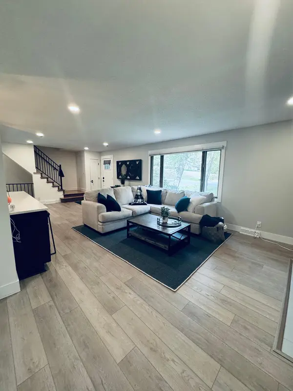 15801 Day PL, Minnetonka, MN 55345