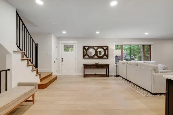 15801 Day PL, Minnetonka, MN 55345