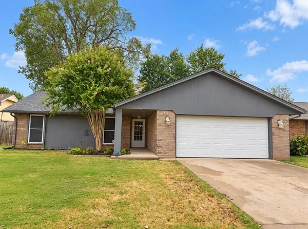 816 N Stout CIR, Moore, OK 73170