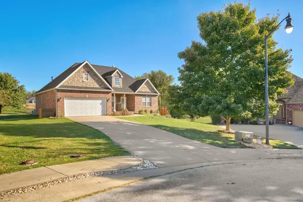 2127 N Williamsburg LN, Ozark, MO 65721