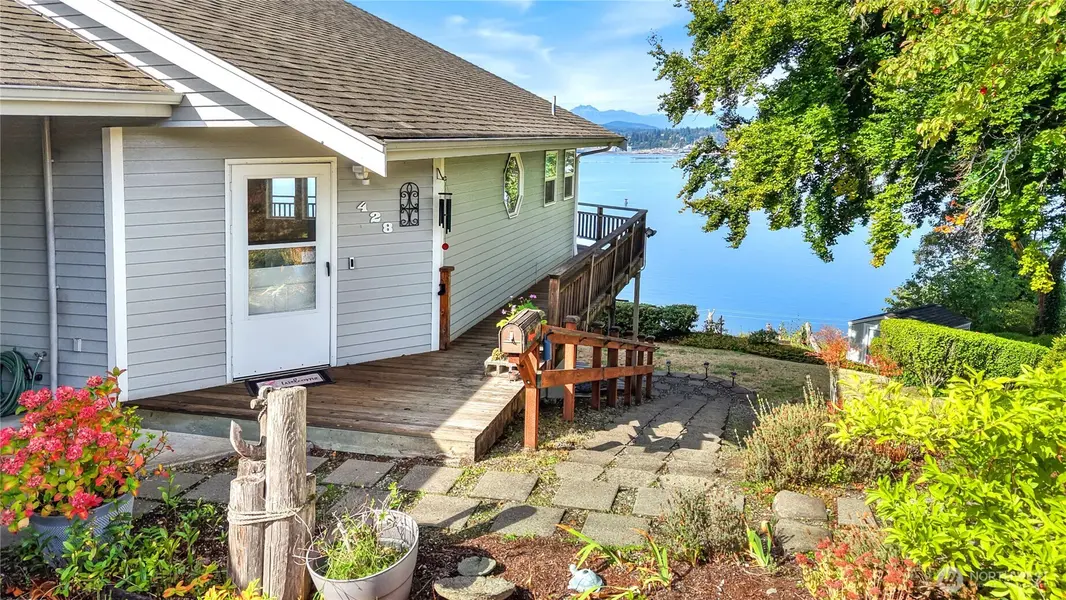 428 Farragut AVE N, Port Orchard, WA 98366