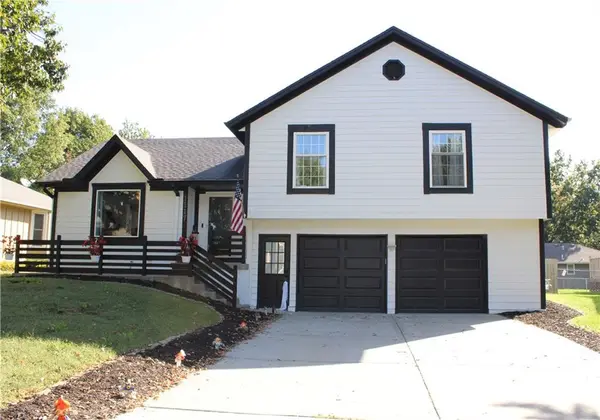 1117 NE Ridgeview DR, Lee's Summit, MO 64086