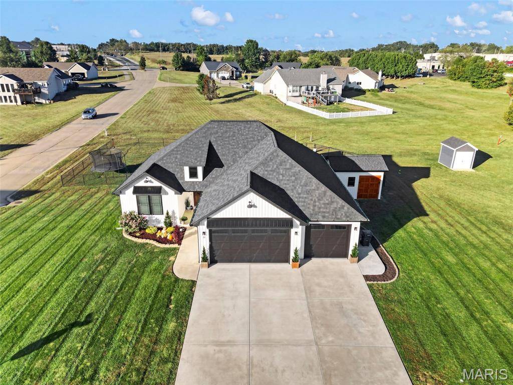 11 White Birch CT, Troy, MO 63379