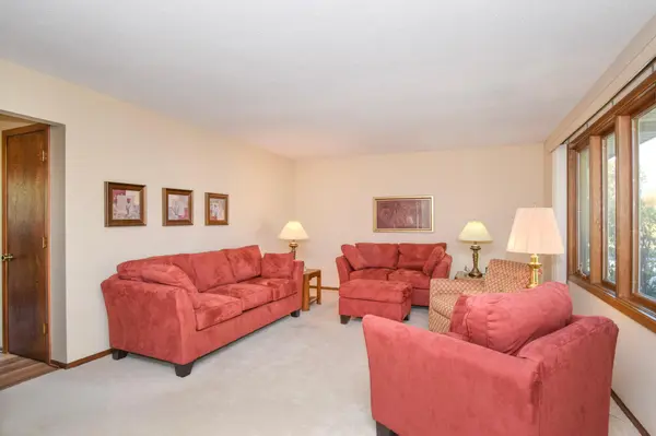 2376 Standridge AVE, Maplewood, MN 55109