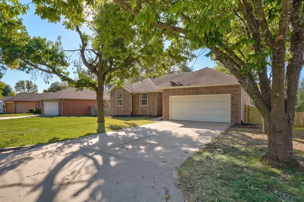 2366 W Rockwood ST, Springfield, MO 65807