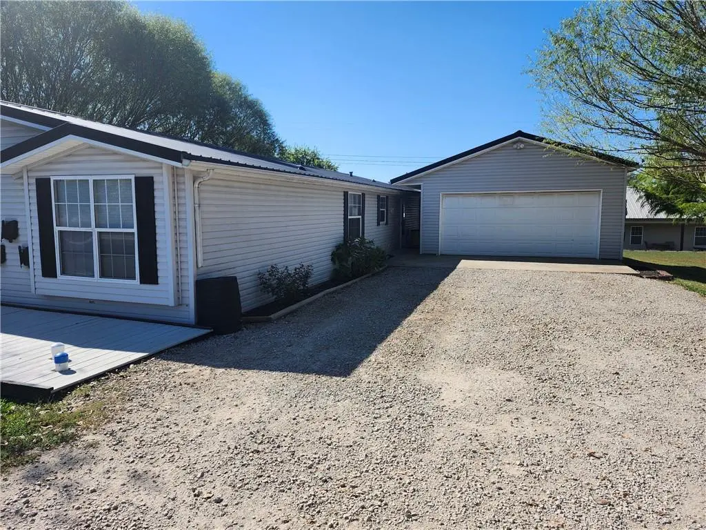 114 Kansas DR, Linn Valley, KS 66040