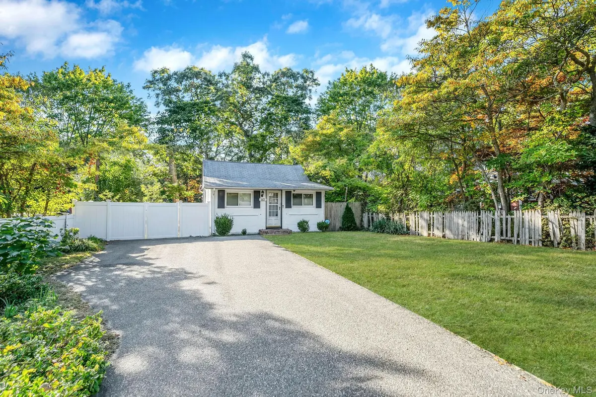 60 S Evergreen DR, Selden, NY 11784