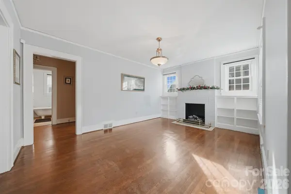 323 4th Street PL SW, Hickory, NC 28602