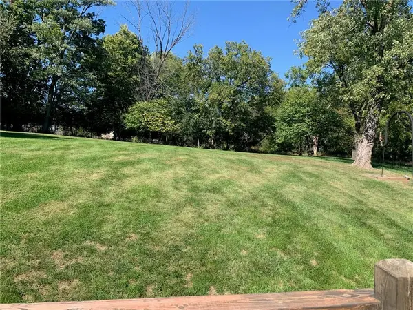 8304 Marston AVE, Kansas City, MO 64151