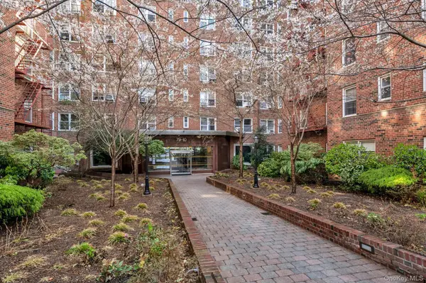 79-10 34th AVE #7W, Jackson Heights, NY 11372