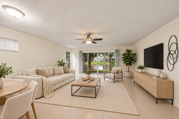 6915 LAKEVIEW CT, Tampa, FL 33634