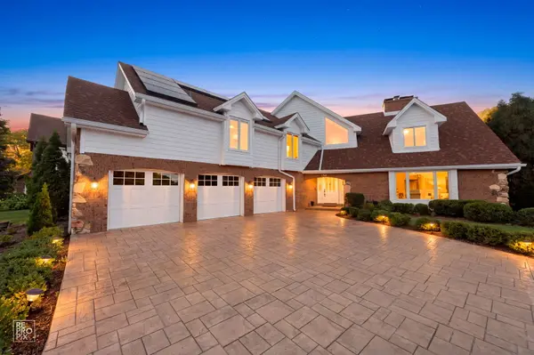 154 Saddle Brook DR, Oak Brook, IL 60523
