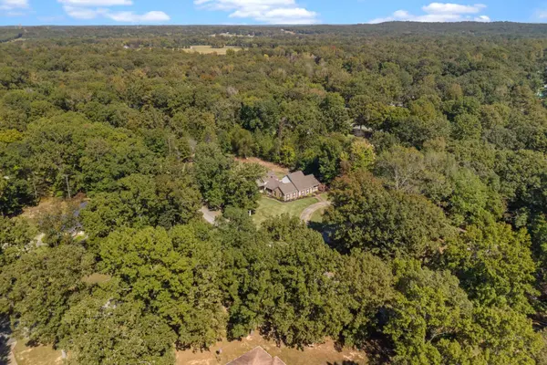 1132 Deerwood Dr, New Johnsonville, TN 37134