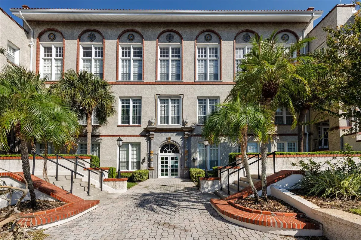 701 MIRROR LAKE DR N #206, St Petersburg, FL 33701