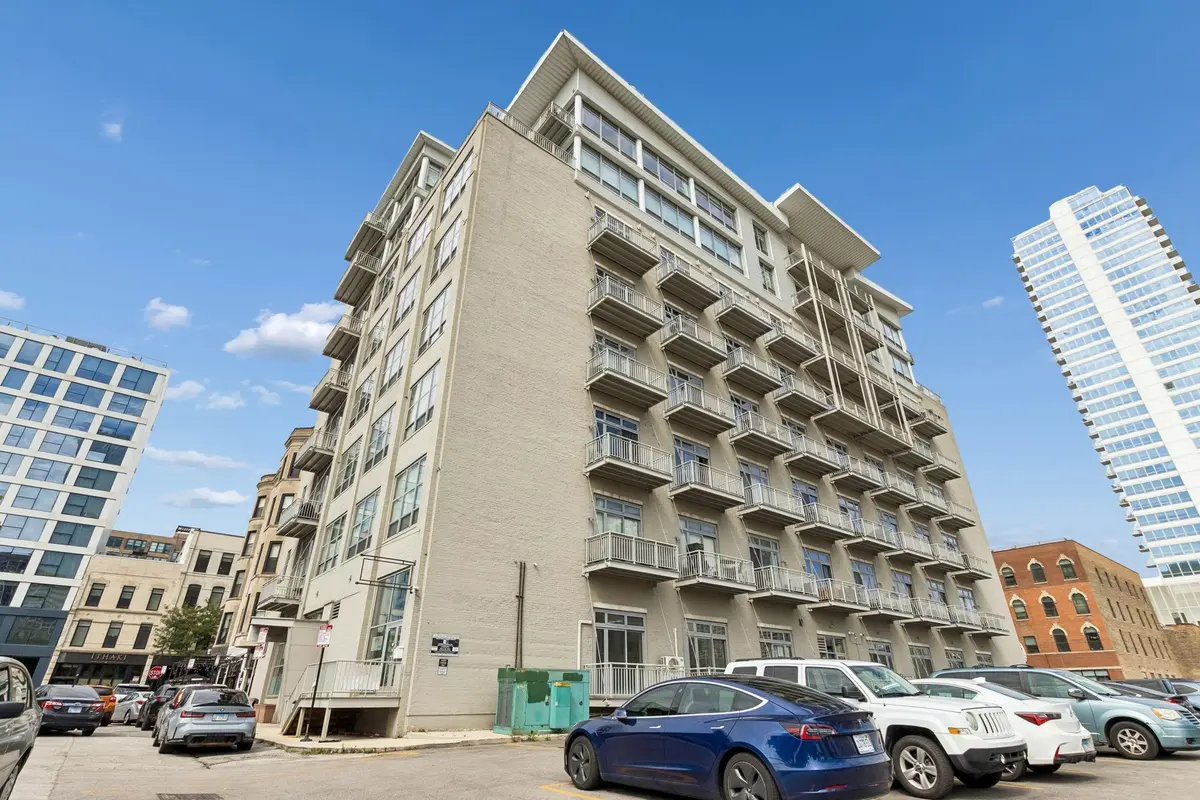 770 W Gladys AVE #304, Chicago, IL 60661