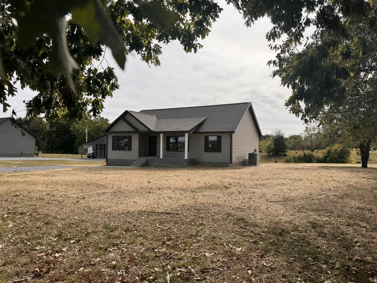 6138 Rocky Mound Rd, Westmoreland, TN 37186