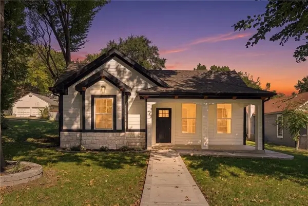 614 Spruce ST, Leavenworth, KS 66048