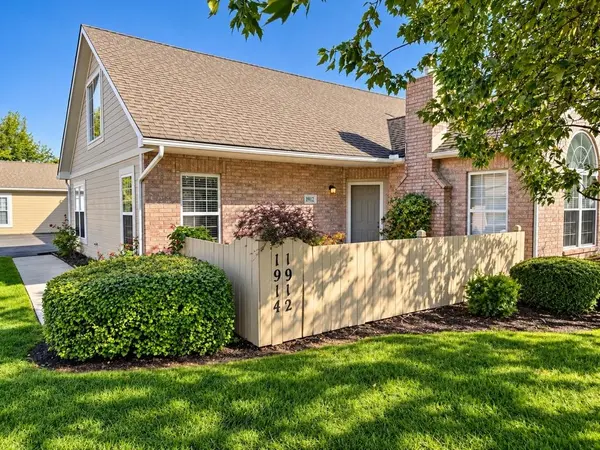 1912 W 139th ST, Leawood, KS 66224