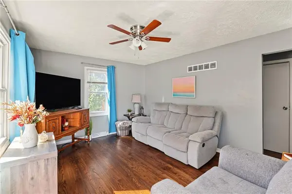 6210 E 149th TER, Grandview, MO 64030