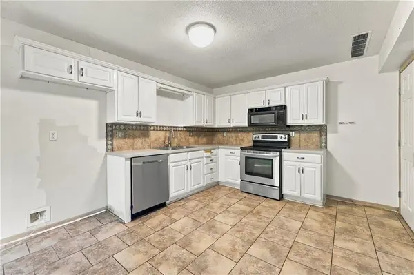 15521 E 48th ST, Kansas City, MO 64136