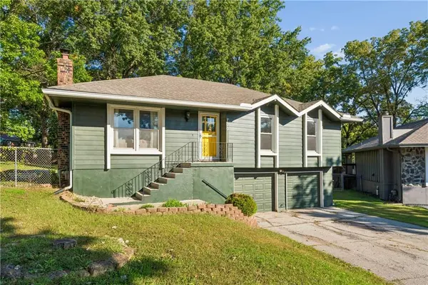 700 NE 55TH ST, Kansas City, MO 64118