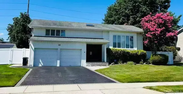 15 Yates LN, Jericho, NY 11753