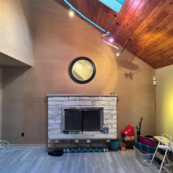 67 Steele RD, New Windsor, NY 12553