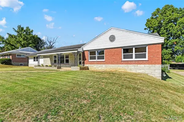 7 Biritz DR, St Louis, MO 63137