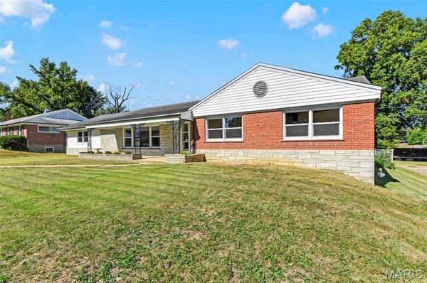 7 Biritz DR, St Louis, MO 63137