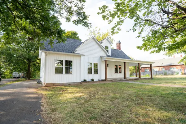 221 S Military Ave, Lawrenceburg, TN 38464