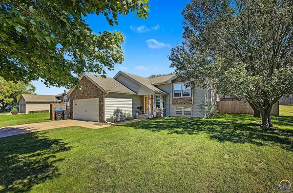 3424 SE Skylark DR, Topeka, KS 66605