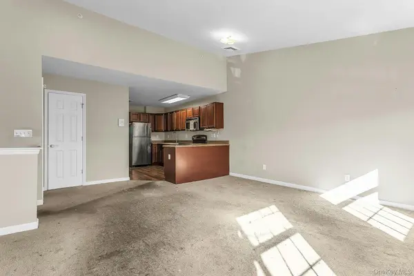 1128 Willow LN, Valley Stream, NY 11580