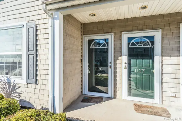 1128 Willow LN, Valley Stream, NY 11580
