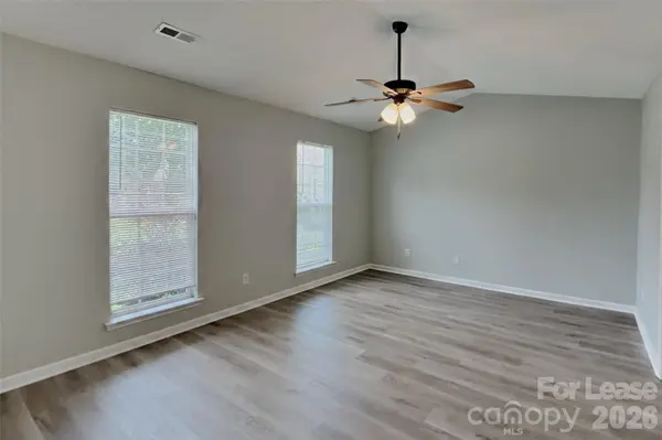6902 Kentucky Derby DR, Charlotte, NC 28215