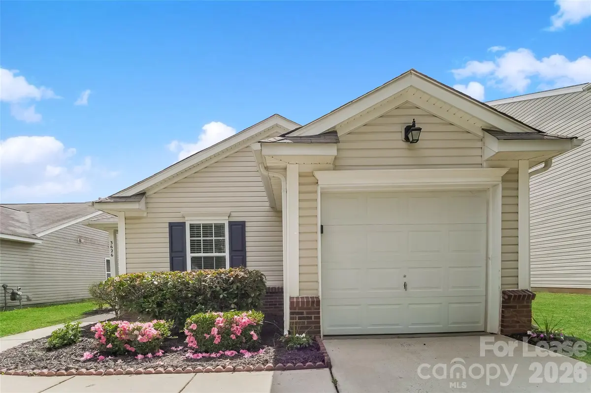 3626 Charterhall LN, Charlotte, NC 28215
