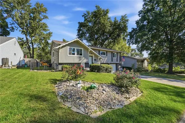 1700 NE 67th PL, Gladstone, MO 64118