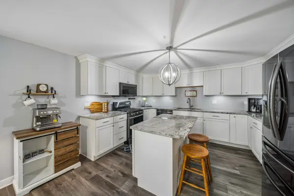 3S530 Finley RD, Sugar Grove, IL 60554