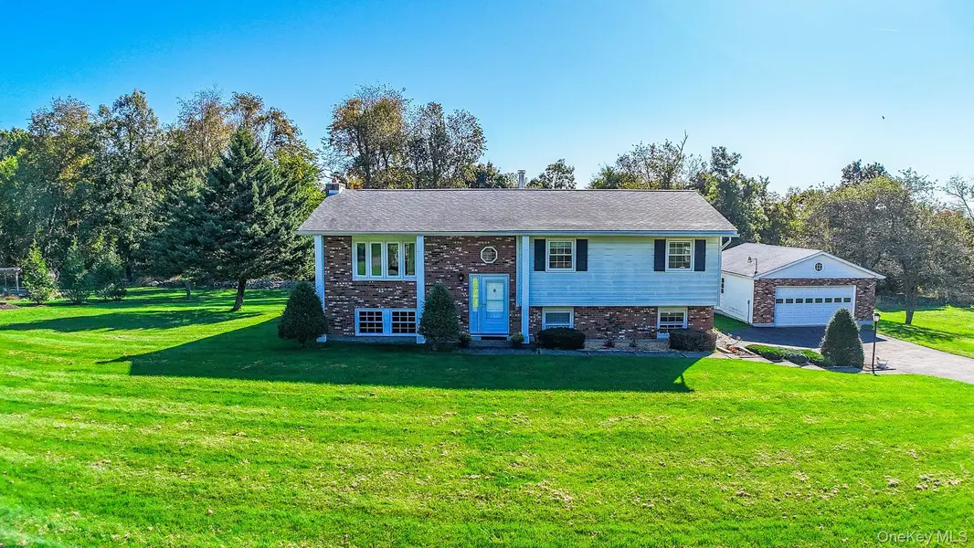 8 Gunsch Estate DR, Newburgh, NY 12550
