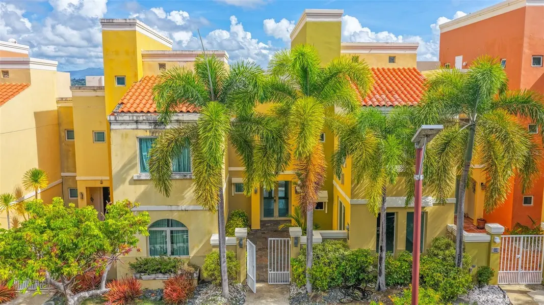 90 CANDELERO DR #32, Humacao, PR 00791