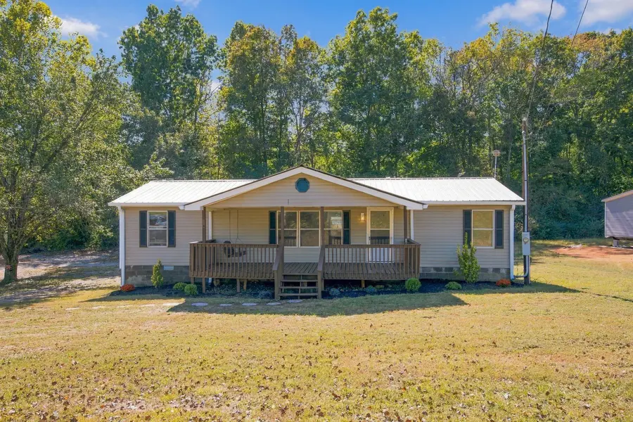 1005 Briarwood Dr, Charlotte, TN 37036