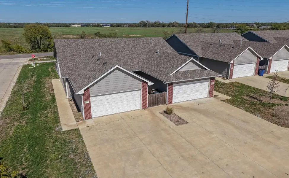 5472-5474 E Colburn, Bel Aire, KS 67220-3007