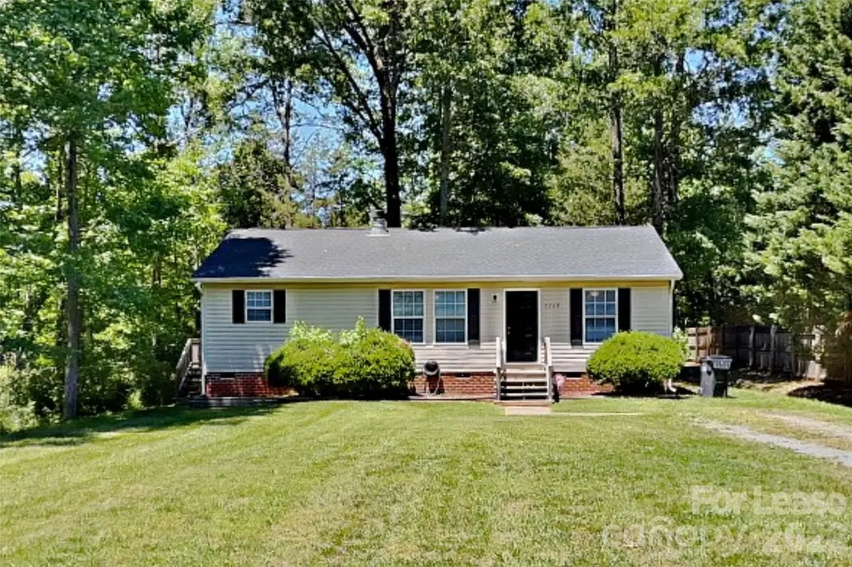 2208 Shalimar DR, Charlotte, NC 28216