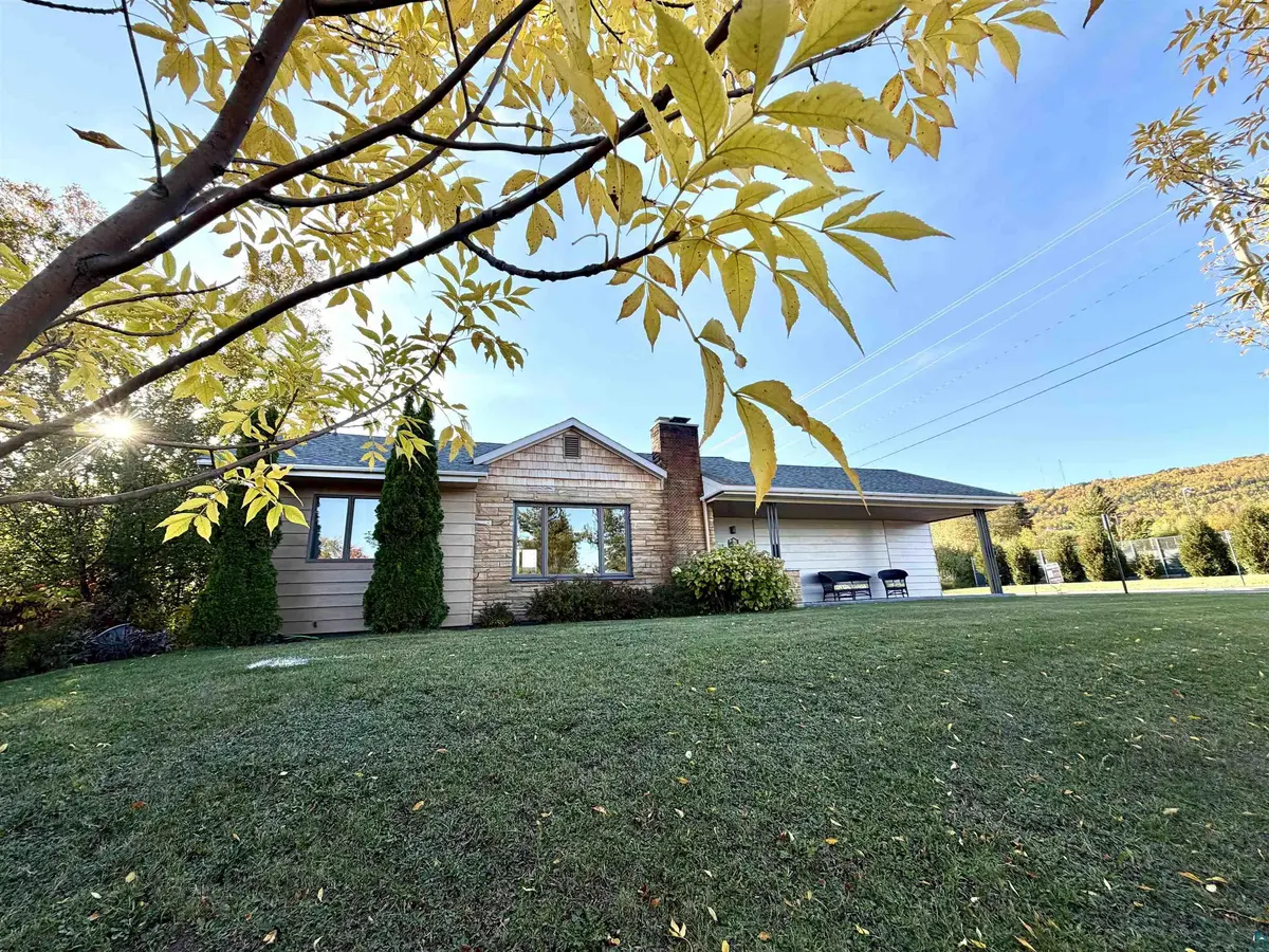 419 2nd Ave W, Grand Marais, MN 55604