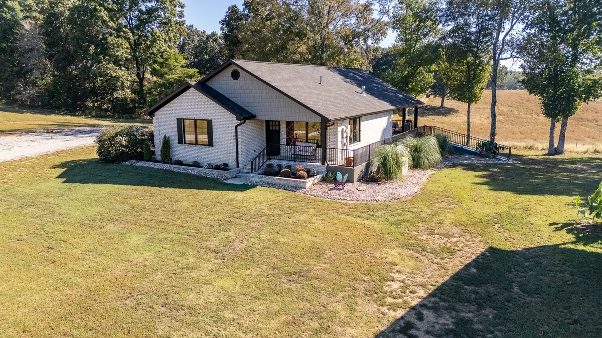 36 Watson Ln, Lawrenceburg, TN 38464